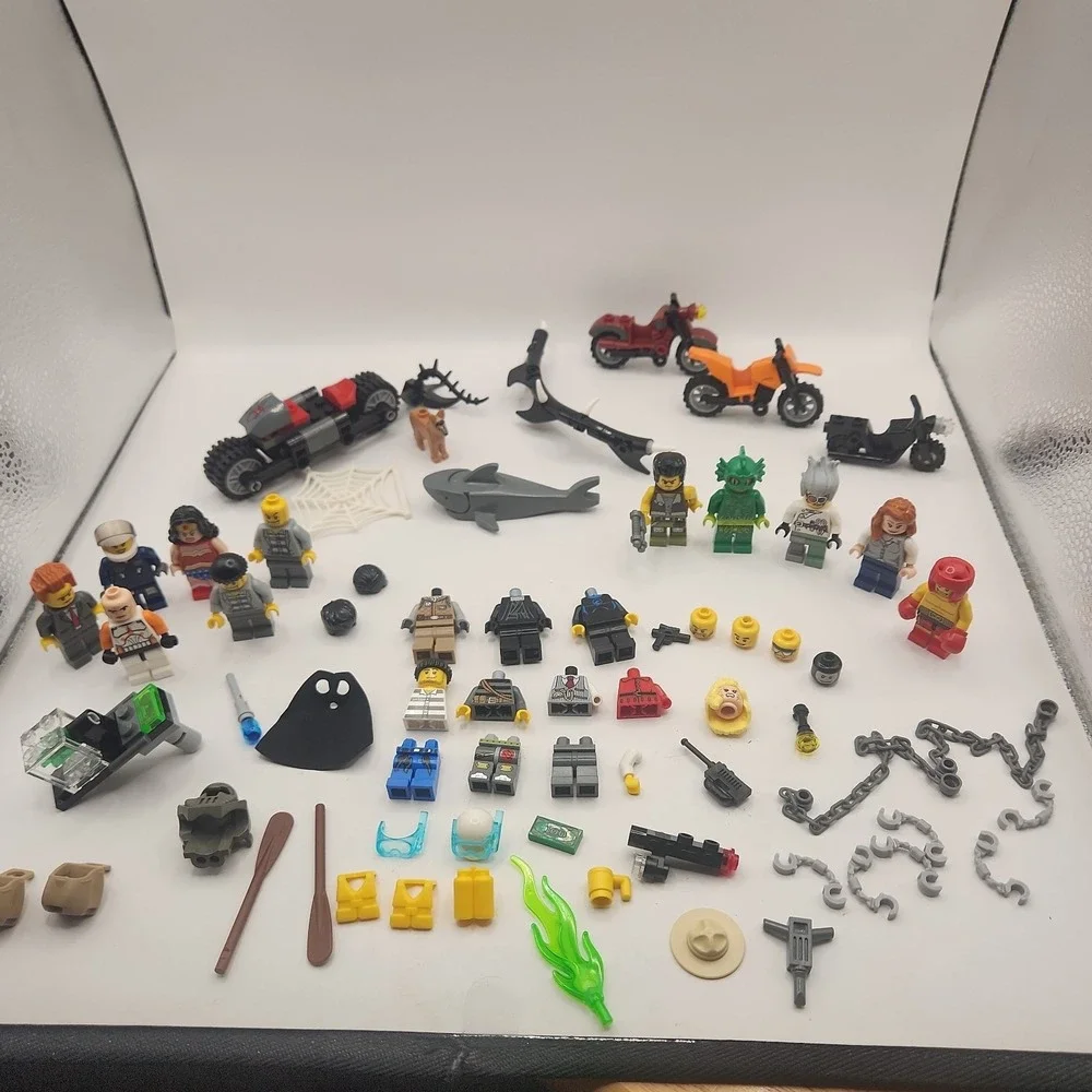 LEGO Minifigures and Accessories Lot
